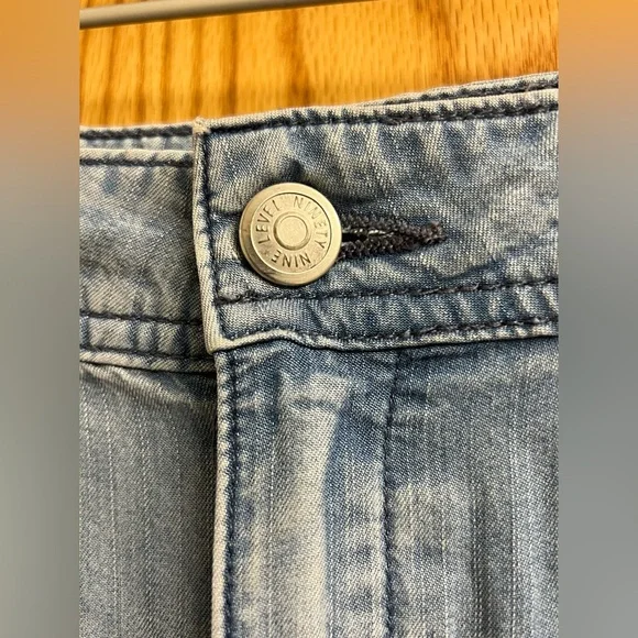 Level 99 Anthropologie light wash - Picture 3 of 9